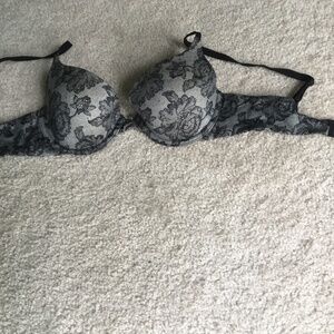 Victoria’s Secret 32c underwire Demi bra black floral